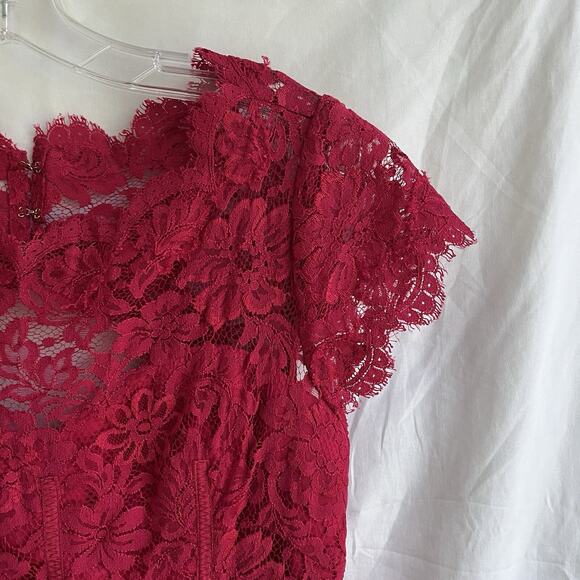 Monique Lhuillier red lace short dress, open back, Size 8, glam, party, Holidays - Picture 3 of 8